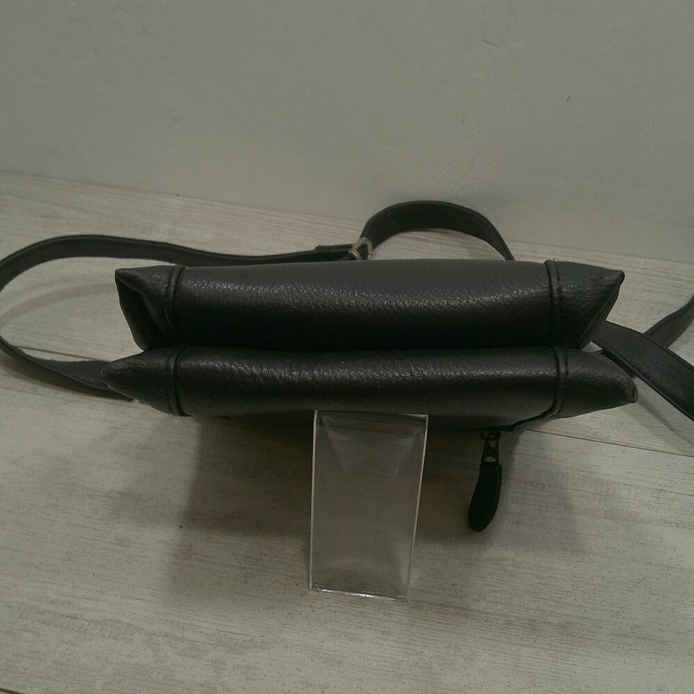 St. John's Bay Vintage Minimalist Black Leather crossbody Silver Toned Hardware - Picture 11 of 11